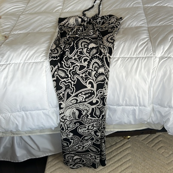 Strapless option maxi dress with beaded, removable ties around the neck. Medium - Picture 6 of 7